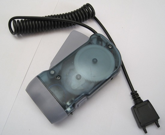 Походное зарядное устройство из динамо-фонарика